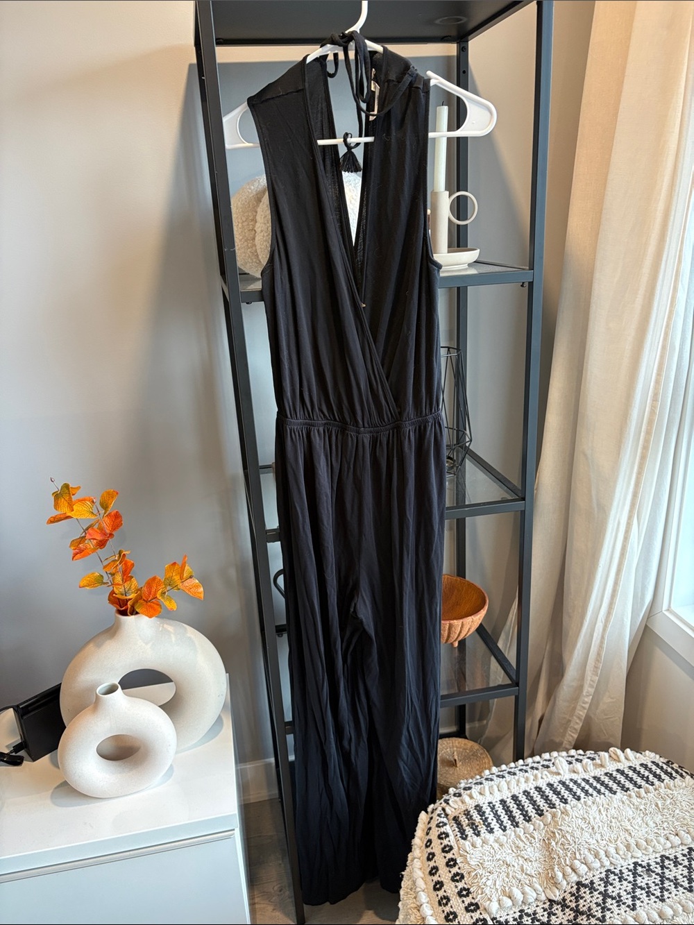 610 La Vie En Rose Black Sleeveless V-Neck Halter Jumpsuit